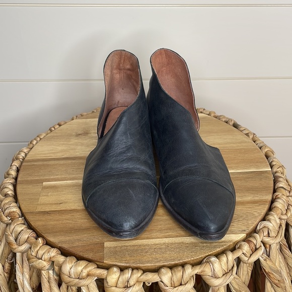 Free People Royale Booties Cut Out Loafer Black Leather Size 36 - Picture 2 of 9